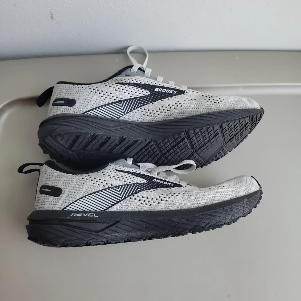 Brooks Revel 6 Shoes Women's 6 Black Gray Walking Running Sneakers Athletic